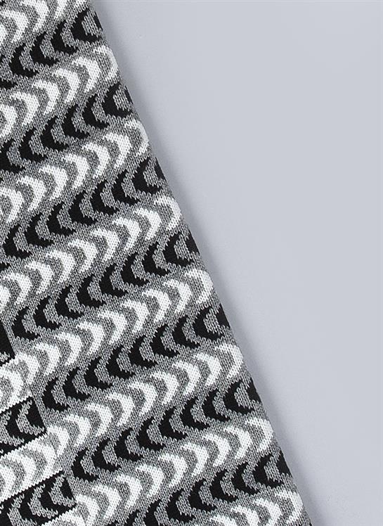 Women's Chevron Pattern Knitted Scarf - Image 8