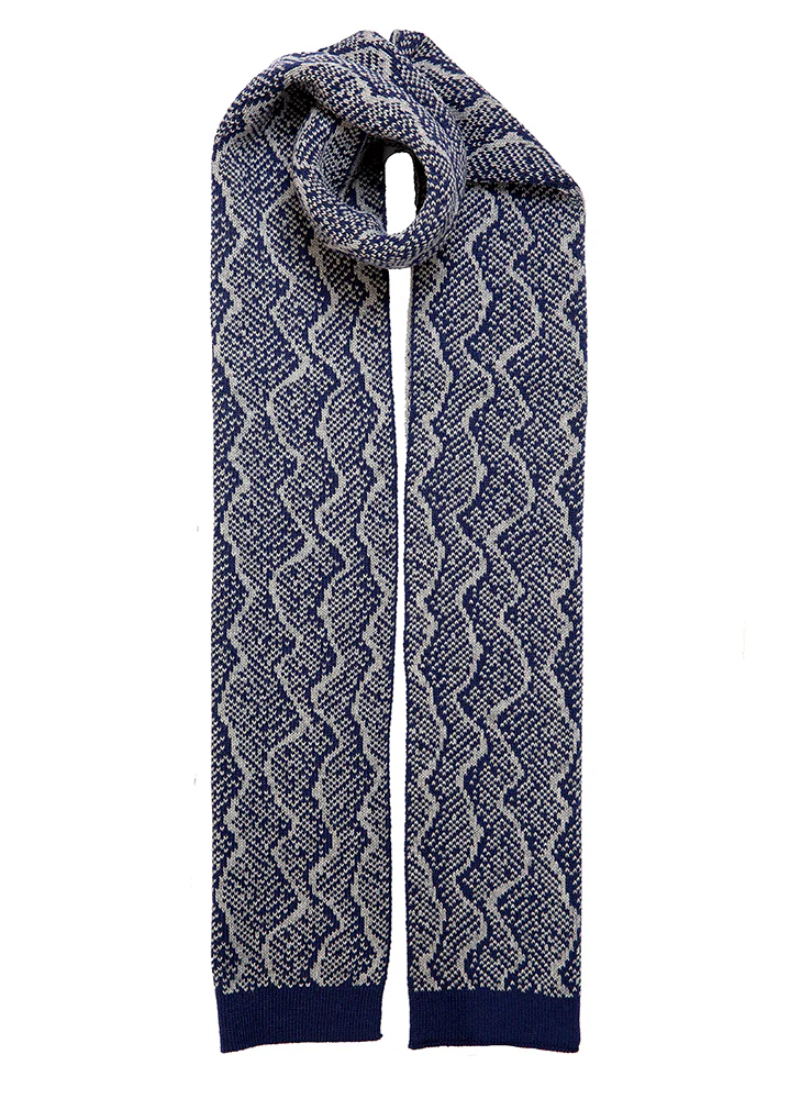 Women's Reptile Pattern Knitted Scarf - Image 4