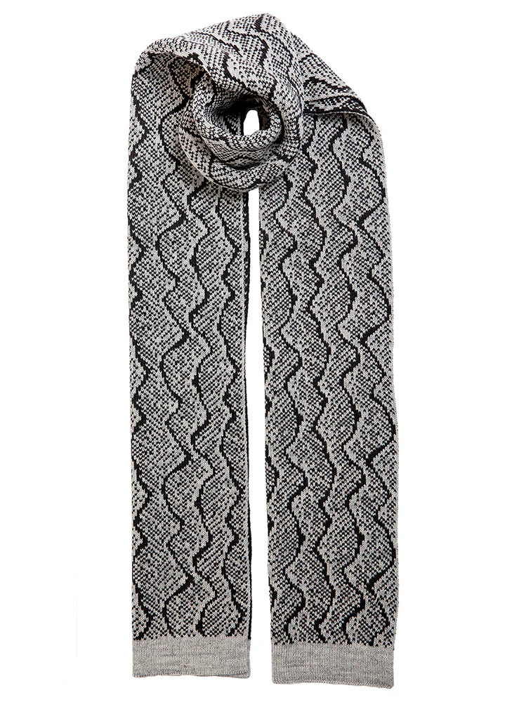 Women's Reptile Pattern Knitted Scarf - Image 6