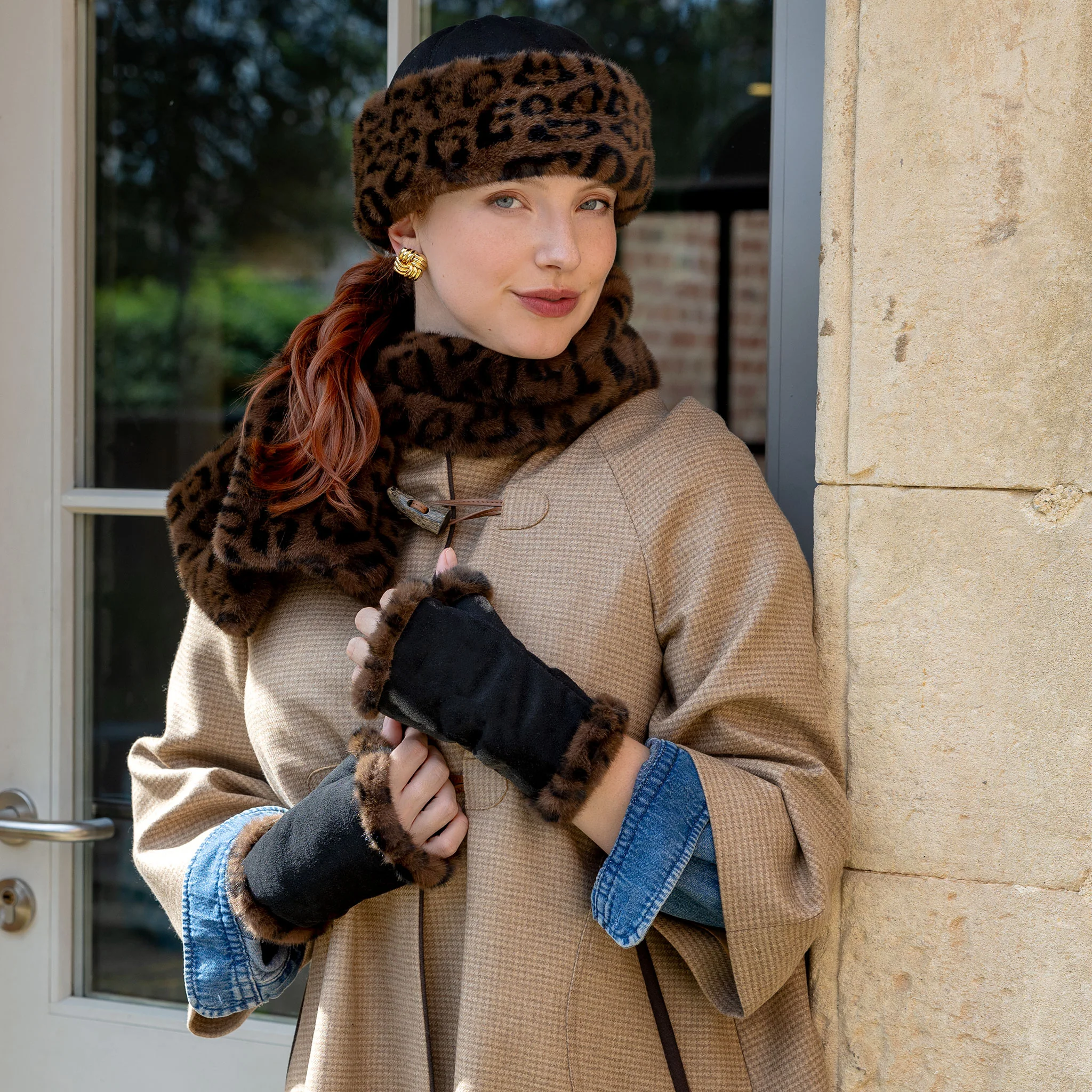 Women's Faux Suede Hat with Faux Fur Brim - Image 9