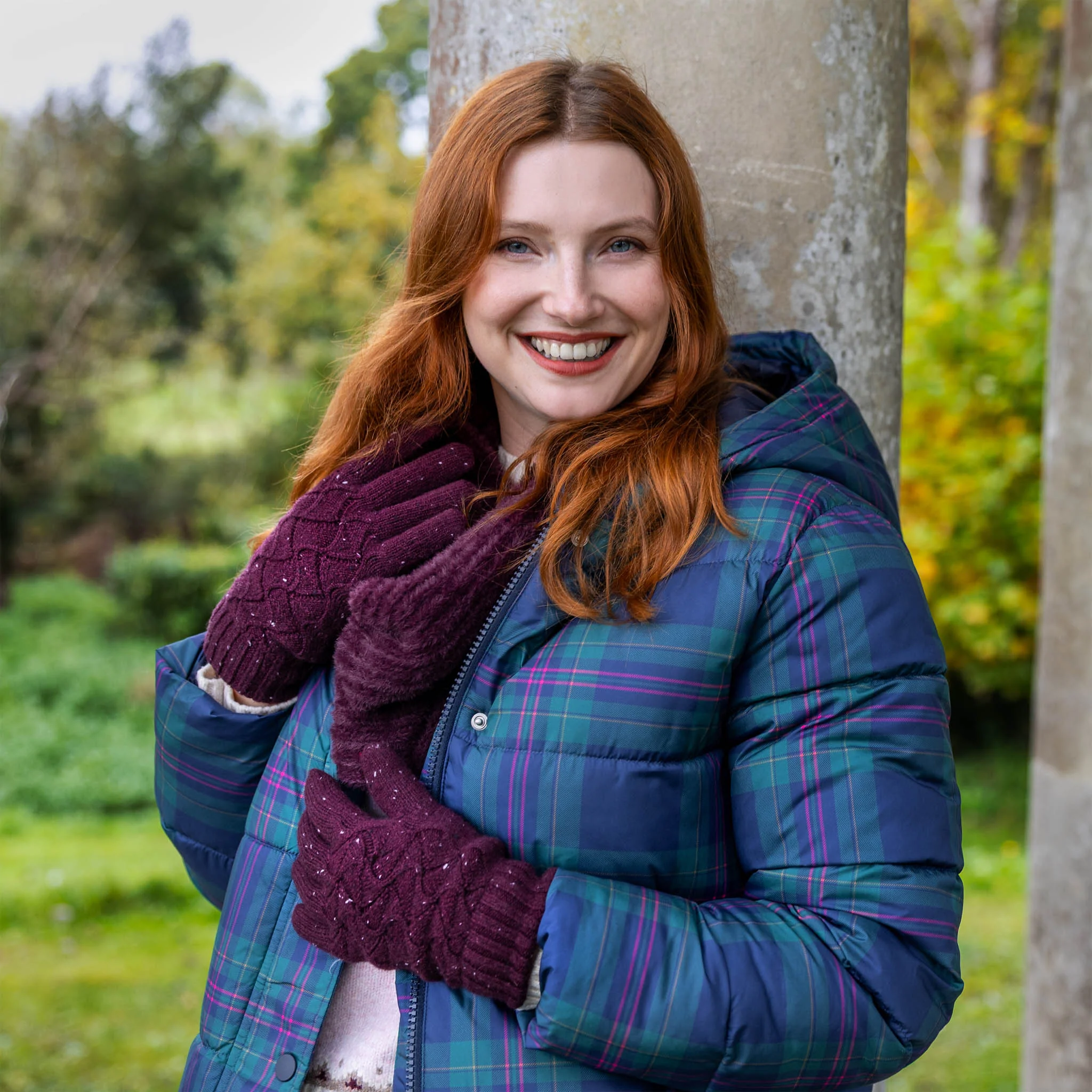 Women's Feather Yarn Knitted Snood - Image 2