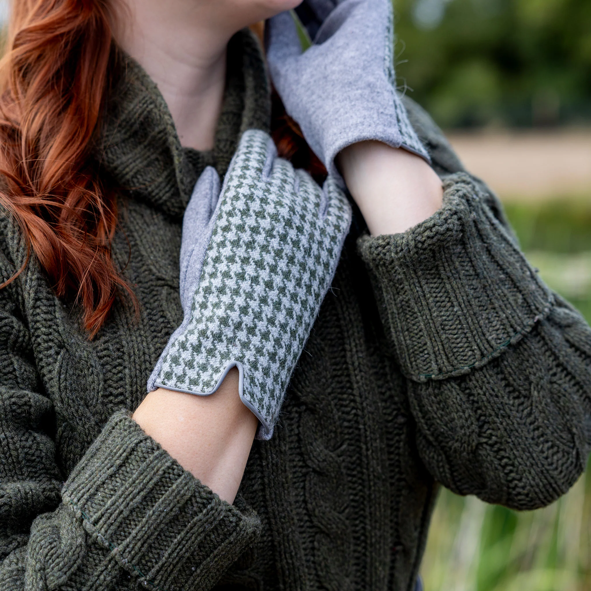 Women's Touchscreen Gloves with Dogtooth Design - Image 35